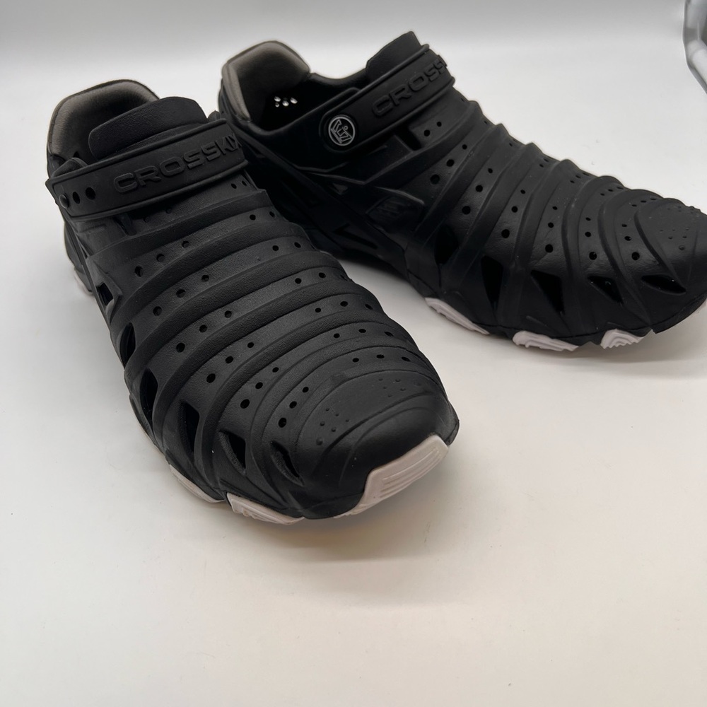 Crosskix 2.0 Unisex Black Water shoes Size 5